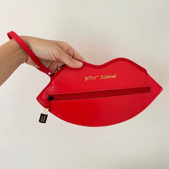 Betsey Johnson Lips Flat Patent Faux Leather Wristlet Clutch Wallet - Picture 2 of 6